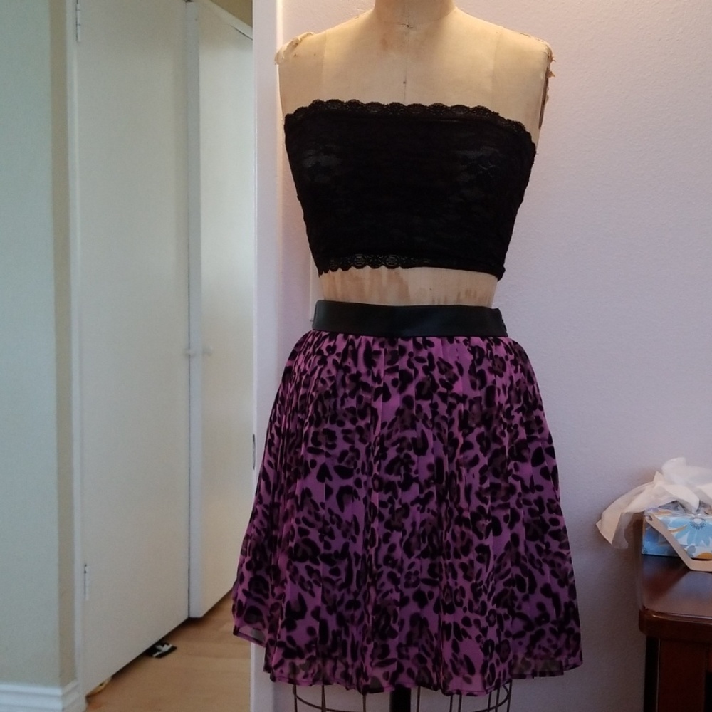 NWT Forever 21 chiffon leopard print pleated skirt